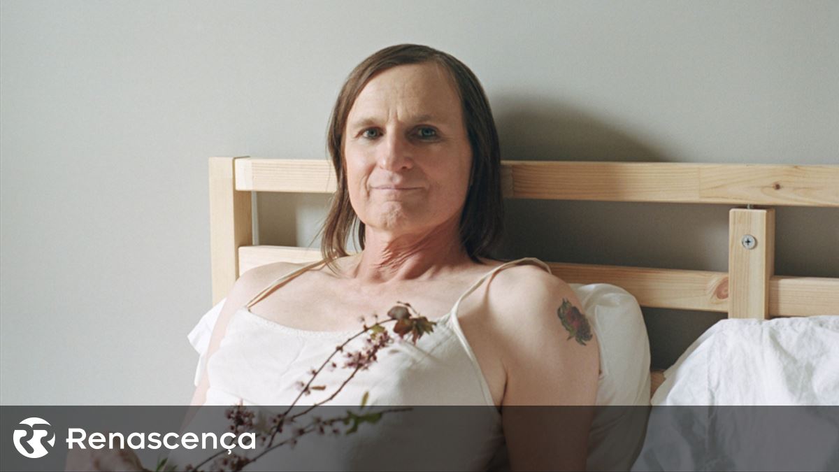 Escritora McKenzie Wark reflete sobre tempos paralelos no livro "Raving"