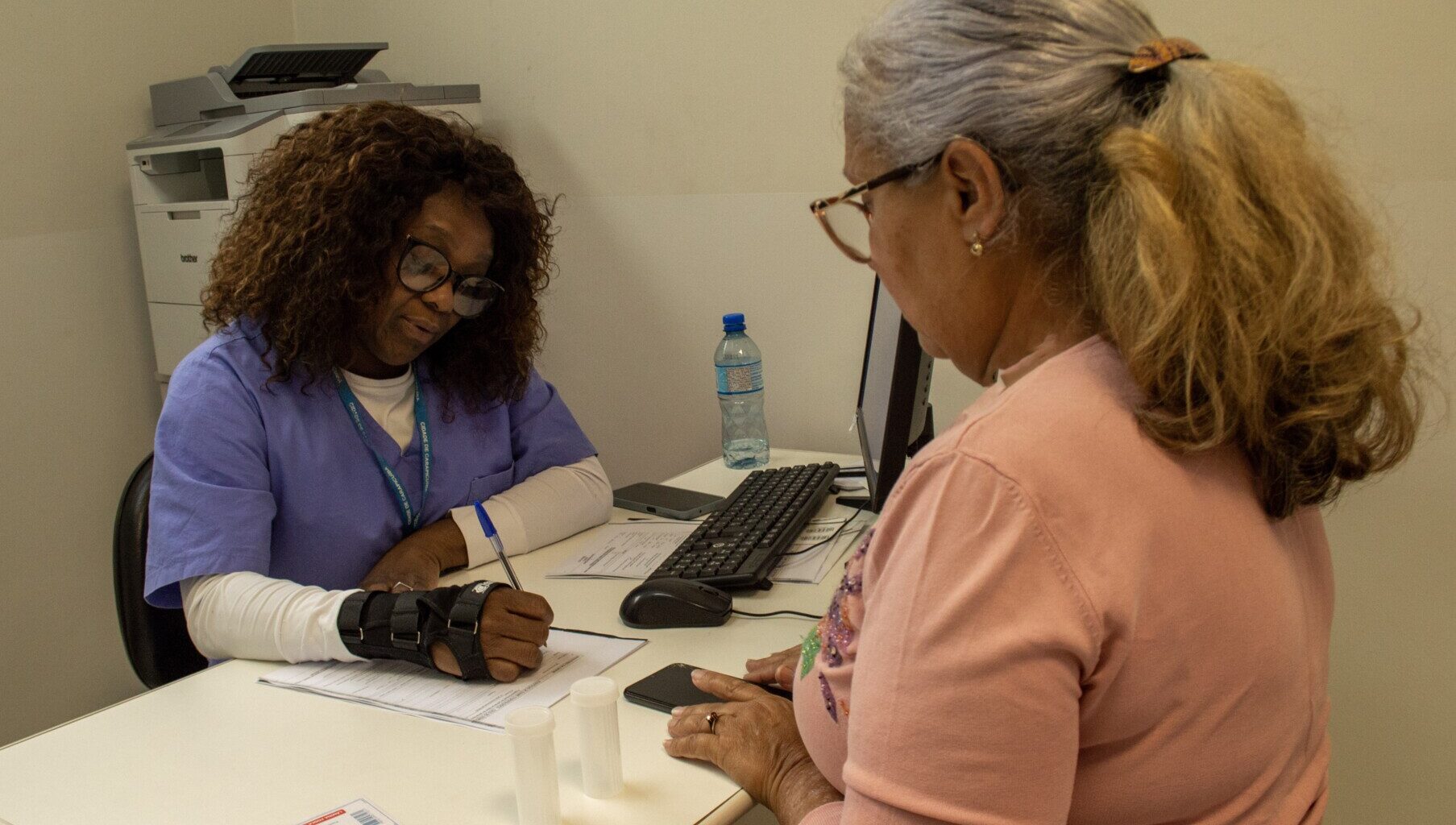 Prefeitura de Carapicuíba/SP | Prefeitura de Carapicuíba realiza edição especial do programa Saúde + Perto de Você com foco no Outubro Rosa