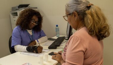 Prefeitura de Carapicuíba/SP | Prefeitura de Carapicuíba realiza edição especial do programa Saúde + Perto de Você com foco no Outubro Rosa