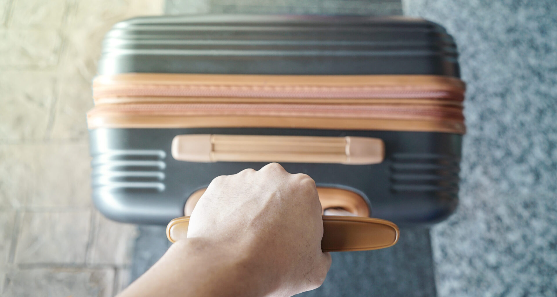 TAP faz aviso: se lhe pedirem para colocar a mala de mão no porão deve fazer isto de imediato