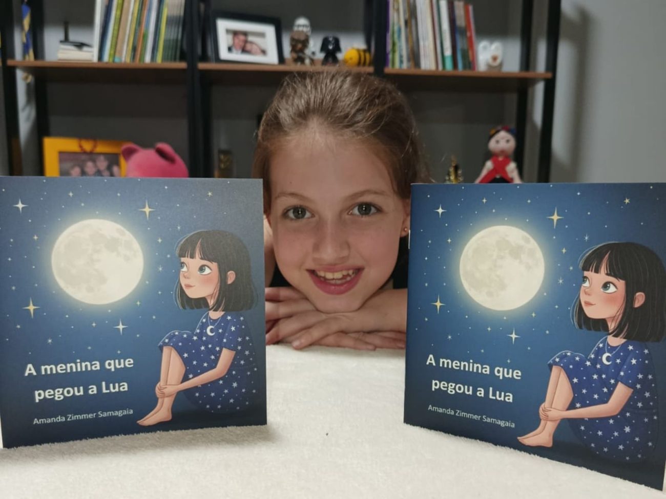 Mini escritora de Blumenau lança segundo livro aos oito anos