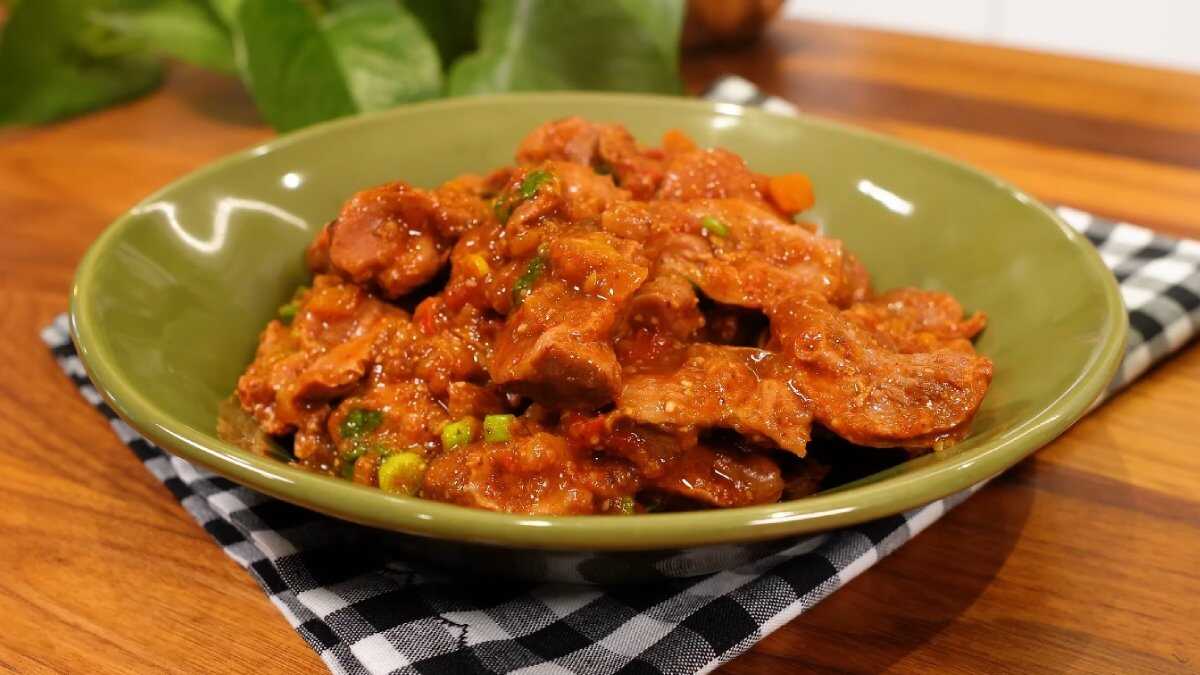 A parte do frango geralmente esquecida que é barata e substitui a carne vermelha