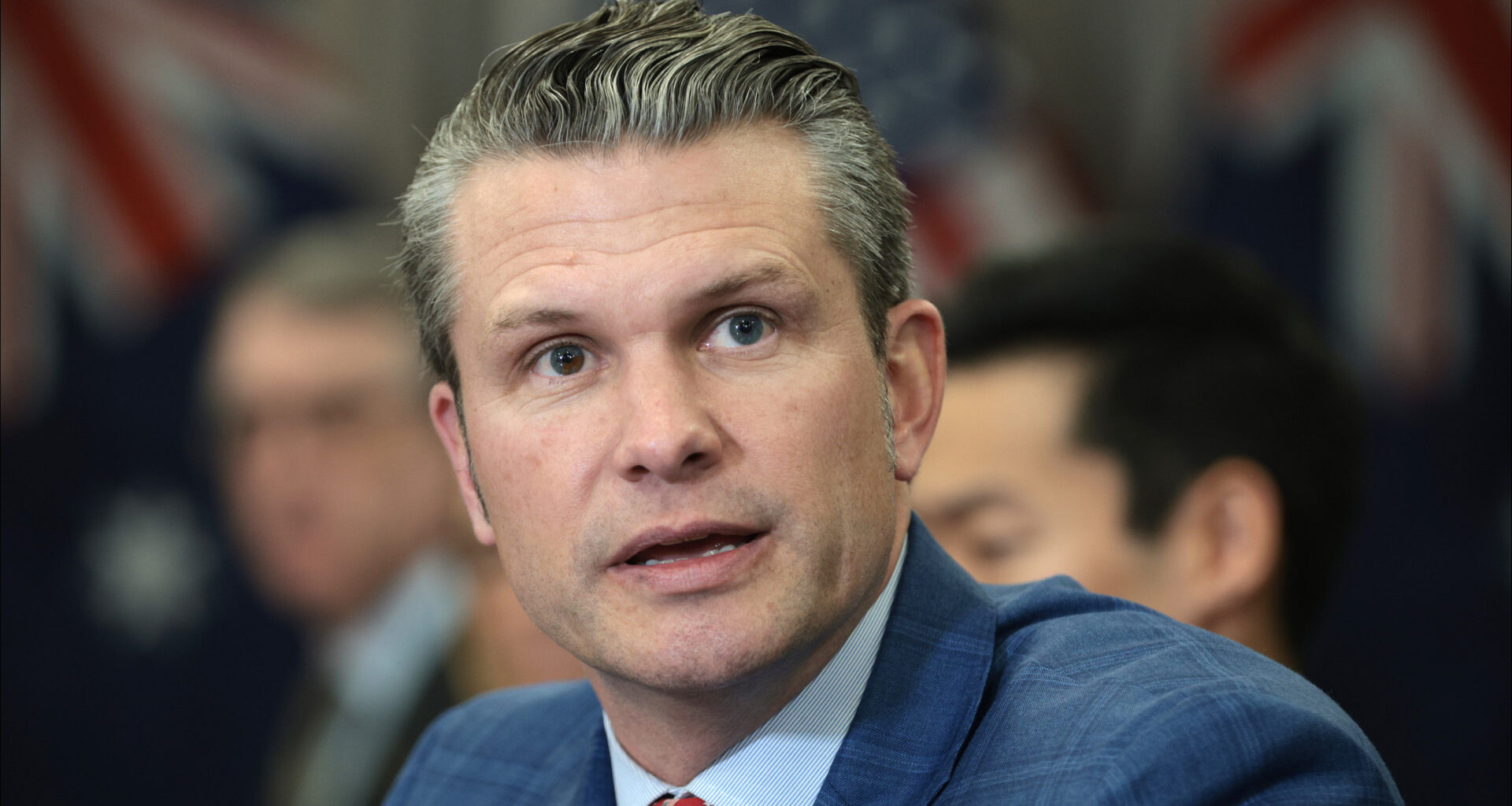 EUA matam 14 alegados traficantes de droga em ataques a três barcos