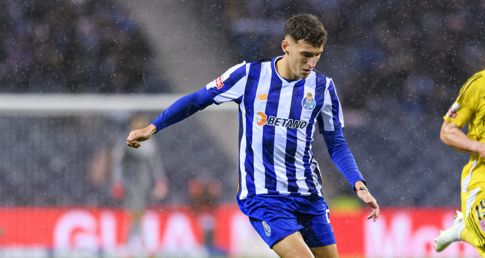 Tomás Pérez dá cartas no Chile e baralha as contas ao FC Porto