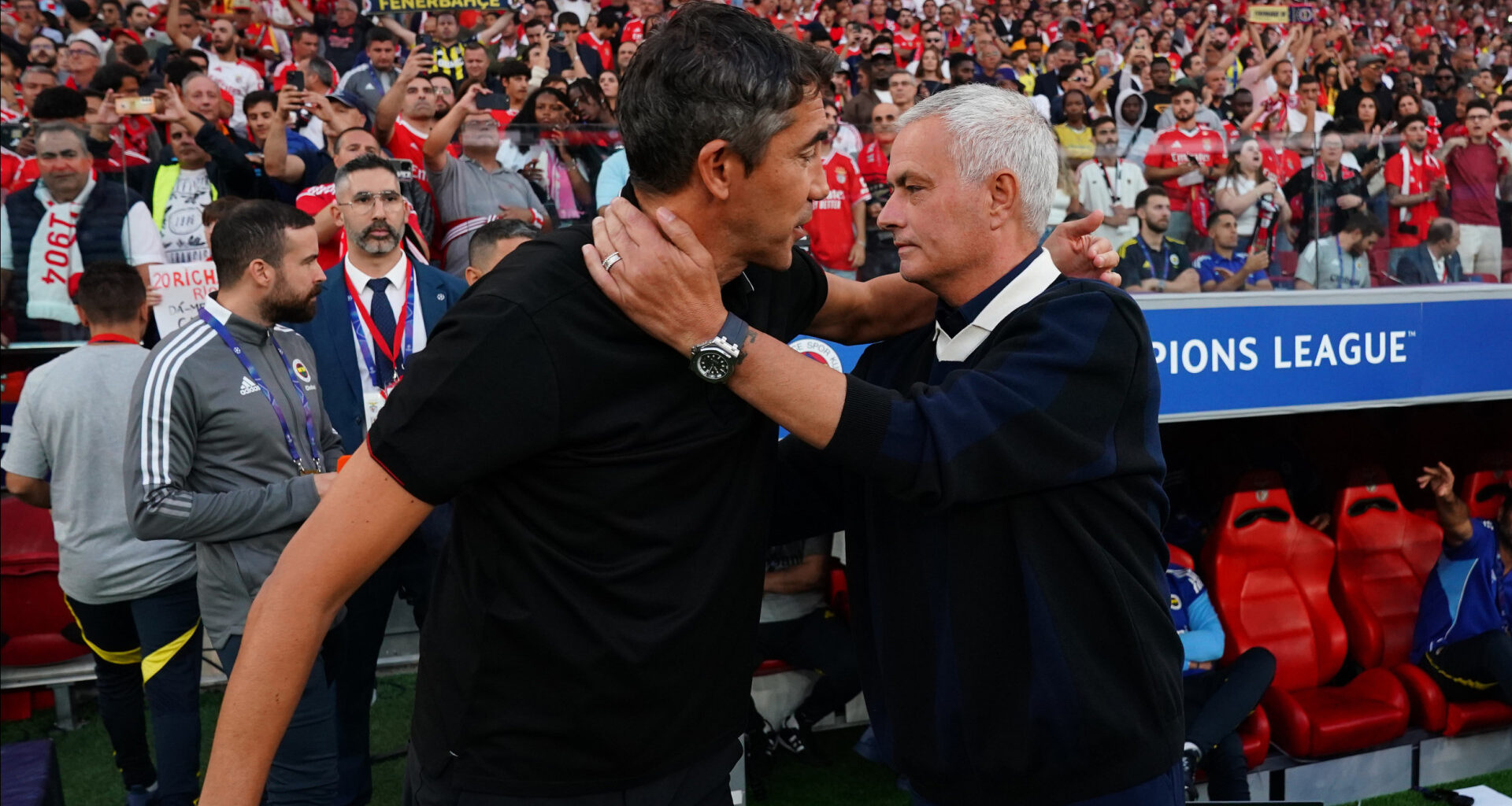 Do céu ao inferno. Mourinho reduz chama goleadora de Lage no Benfica
