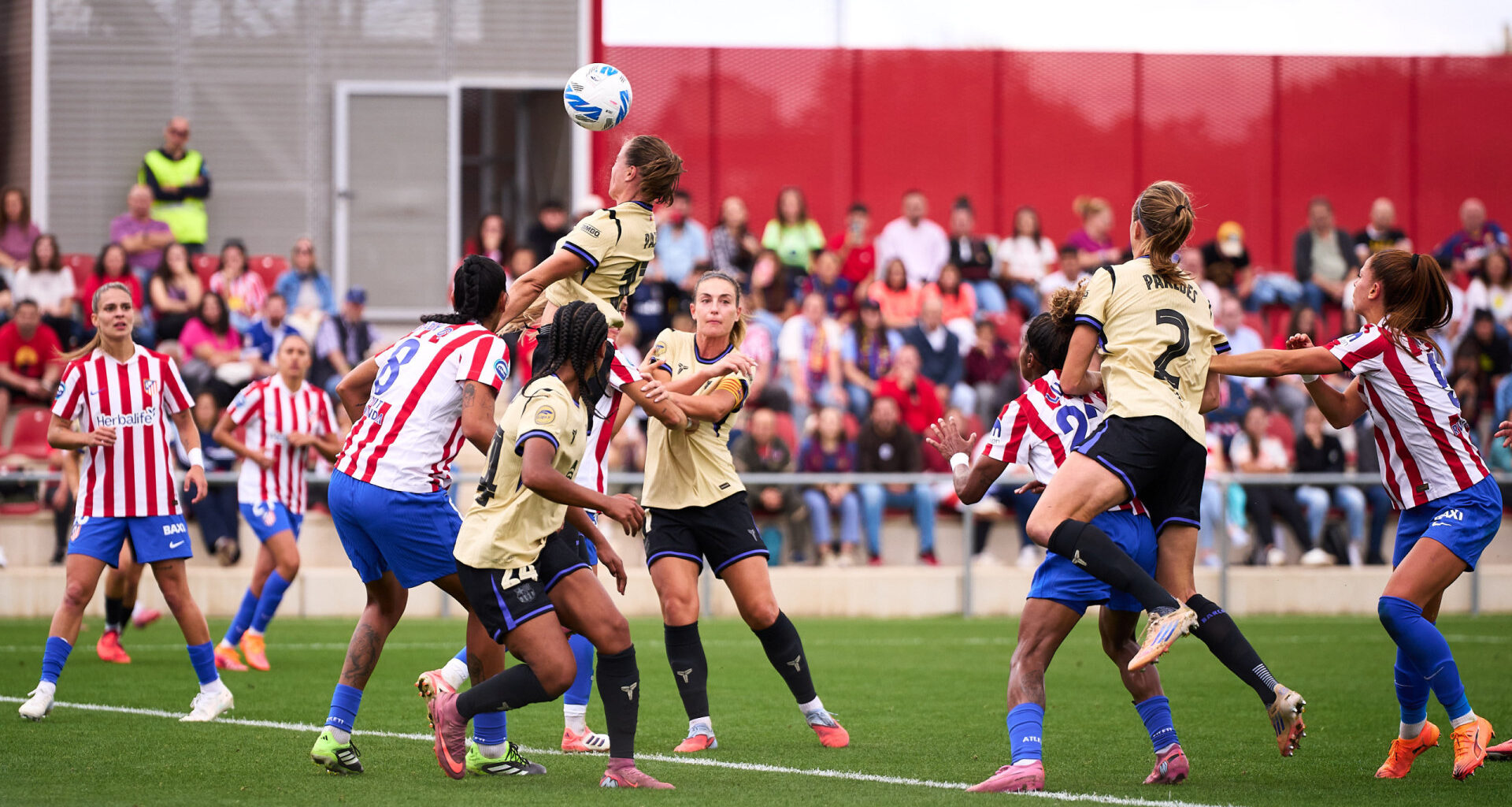 Imparável. Barcelona goleia Atlético e Kika Nazareth é ainda mais líder