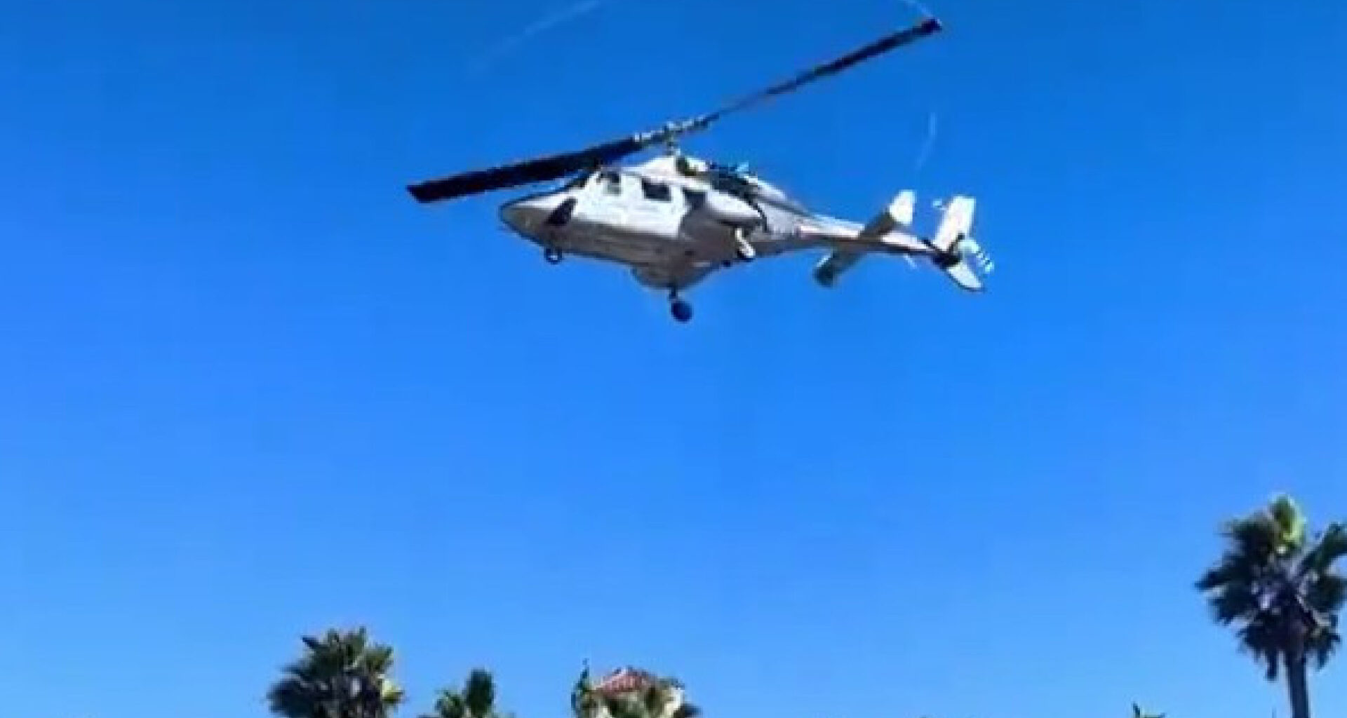 Helicóptero despenha-se na Califórnia. Há uma criança entre os 5 feridos