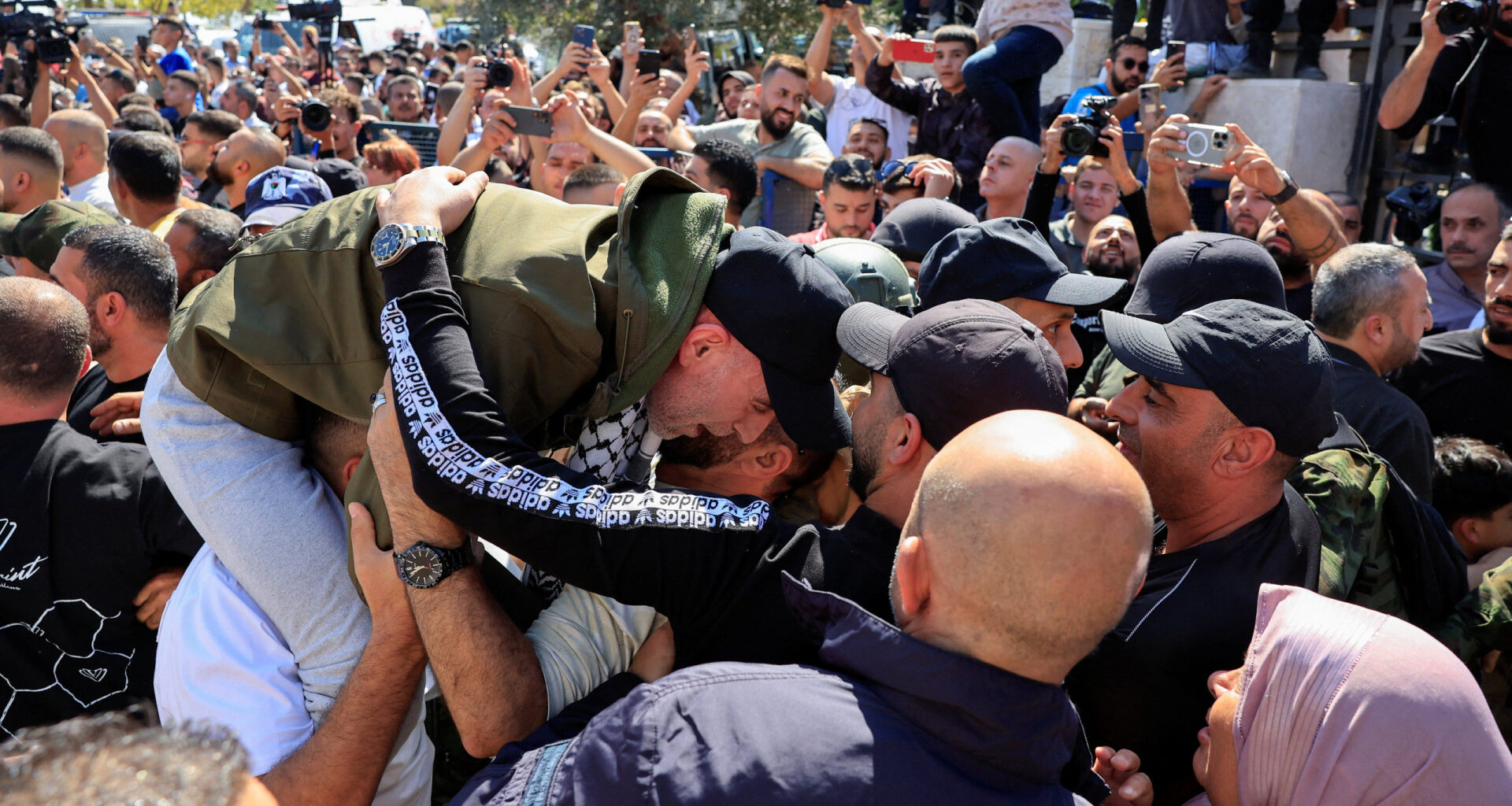 Palestiniano libertado revela tortura em Israel: "Espancados até à morte"