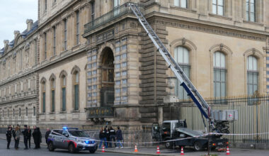 Louvre. Empresa do elevador de carga brinca: "Quando tem de ser rápido" - SAPO