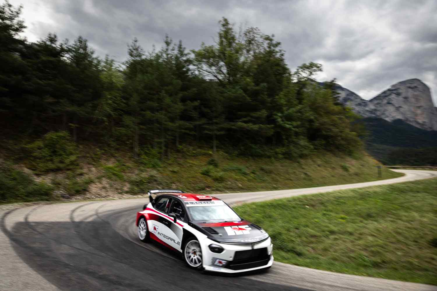 Yohan Rossel despede-se do WRC2 de cabeça erguida e pode acelerar pela Lancia em 2026