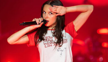 "Estou trabalhando em meu álbum ovo", avisa Olivia Rodrigo