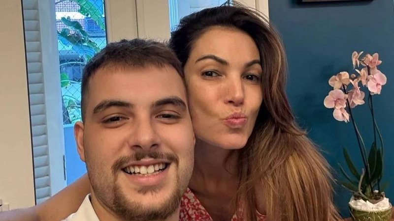 Patrícia Poeta chora ao vivo e cita problema pessoal com filho