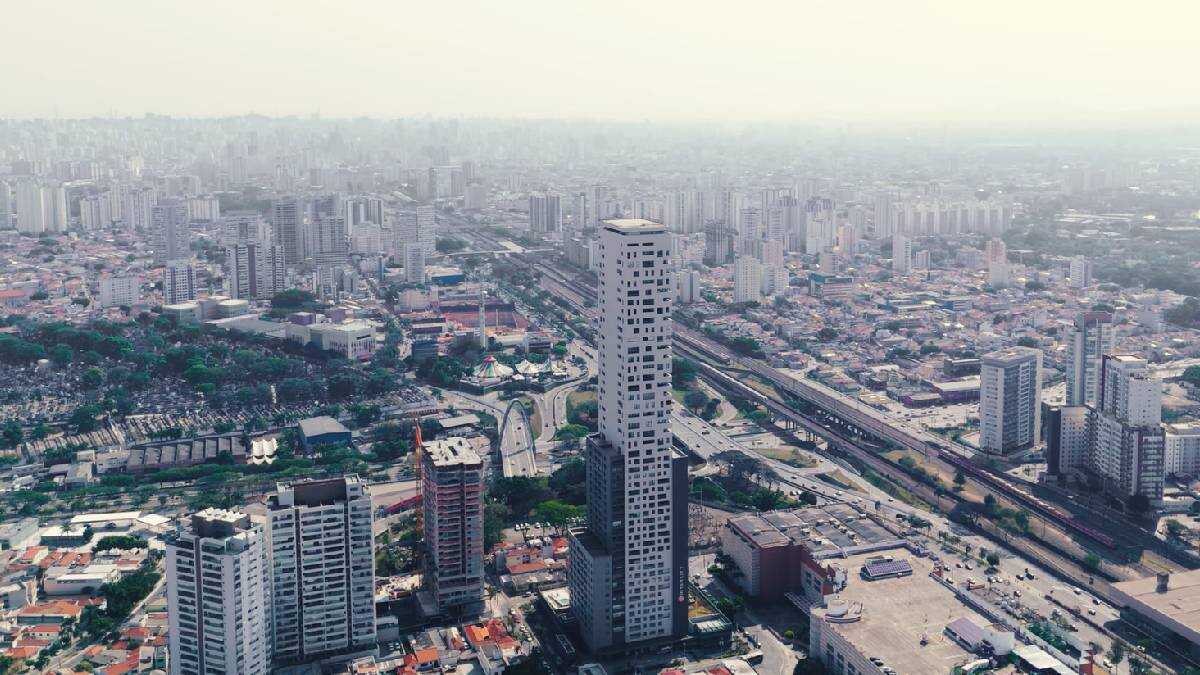 Prédio mais alto de SP é quatro vezes maior que o Cristo Redentor