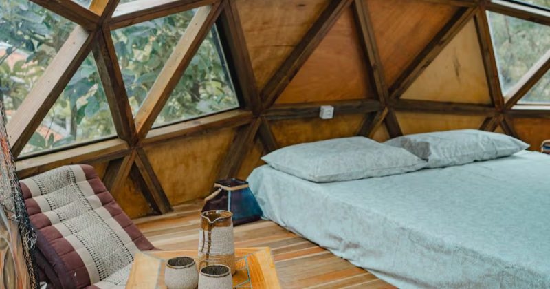 Cúpula oferece um quarto de casal - Reprodução/Pepe/ Airbnb/ ND Mais