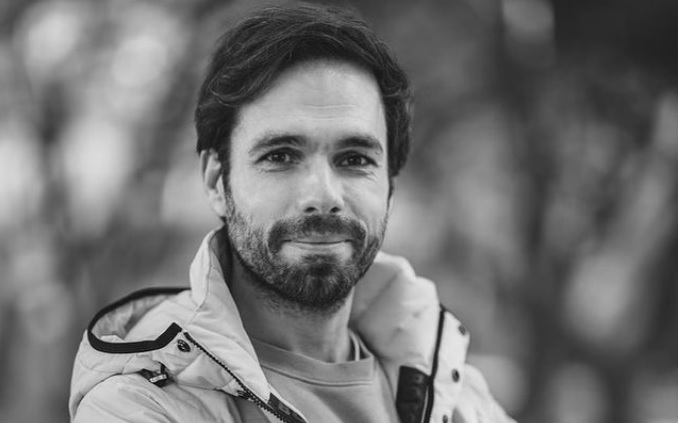 Siga-nos no Google News