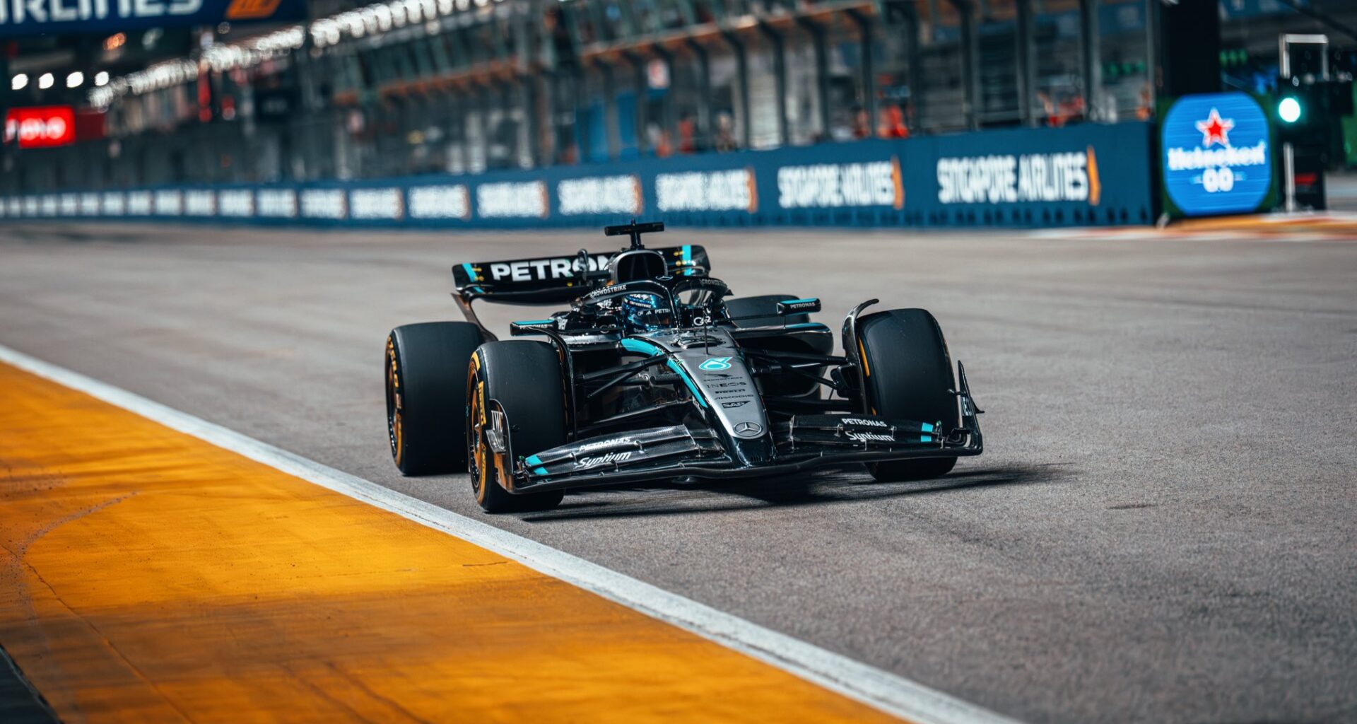 GP Singapura F1: George Russell impressiona e faz a pole