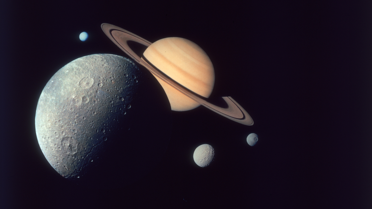 Saturno e algumas de suas luas