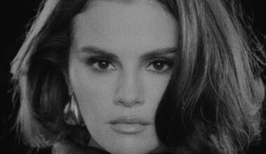 Selena Gomez retorna a estética 'Revival' no lançamento do single 'In The Dark' - Globo