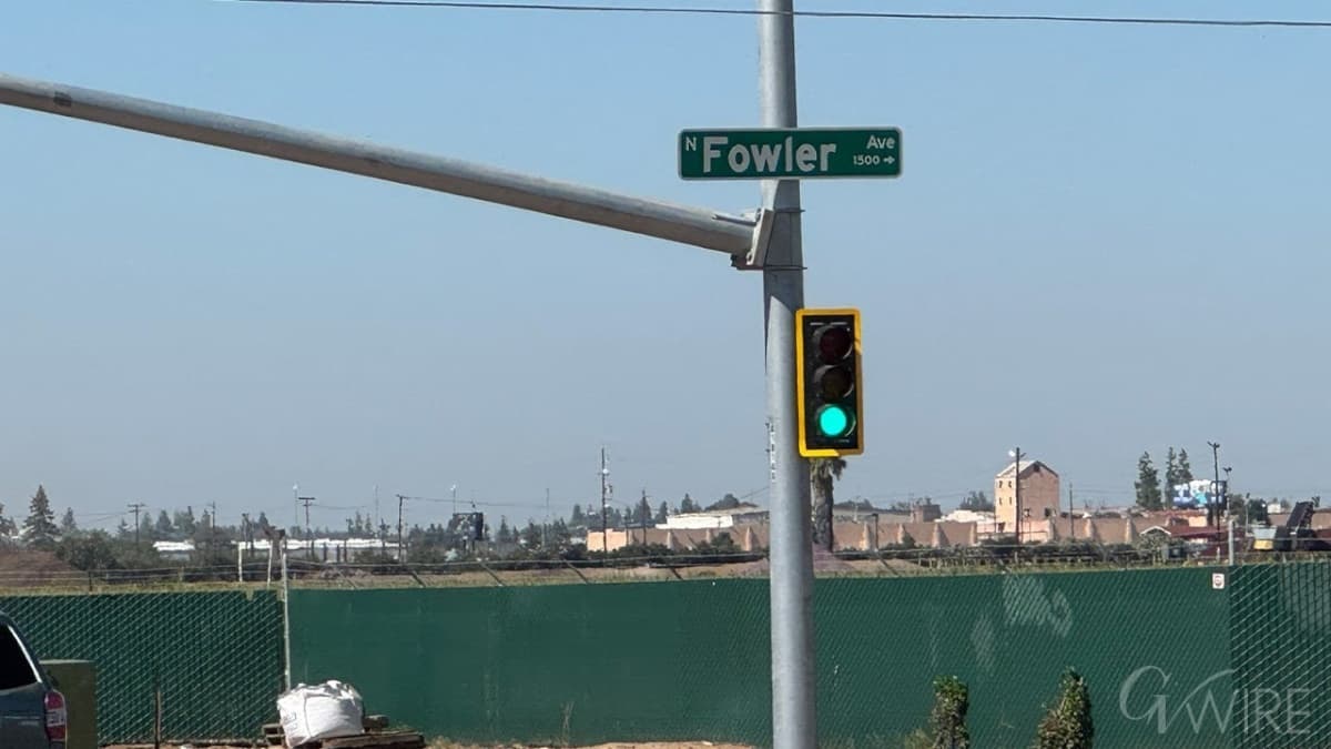 Semáforo demorou 10 meses e 2,4 milhões de dólares para começar a funcionar...