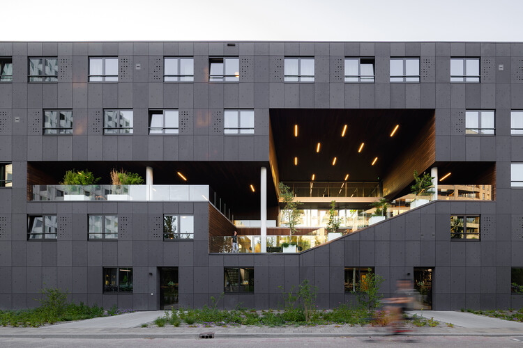 Suíte 9 no Campus da Universidade de Tecnologia de Delft / Studioninedots - Fotografia de Exterior
