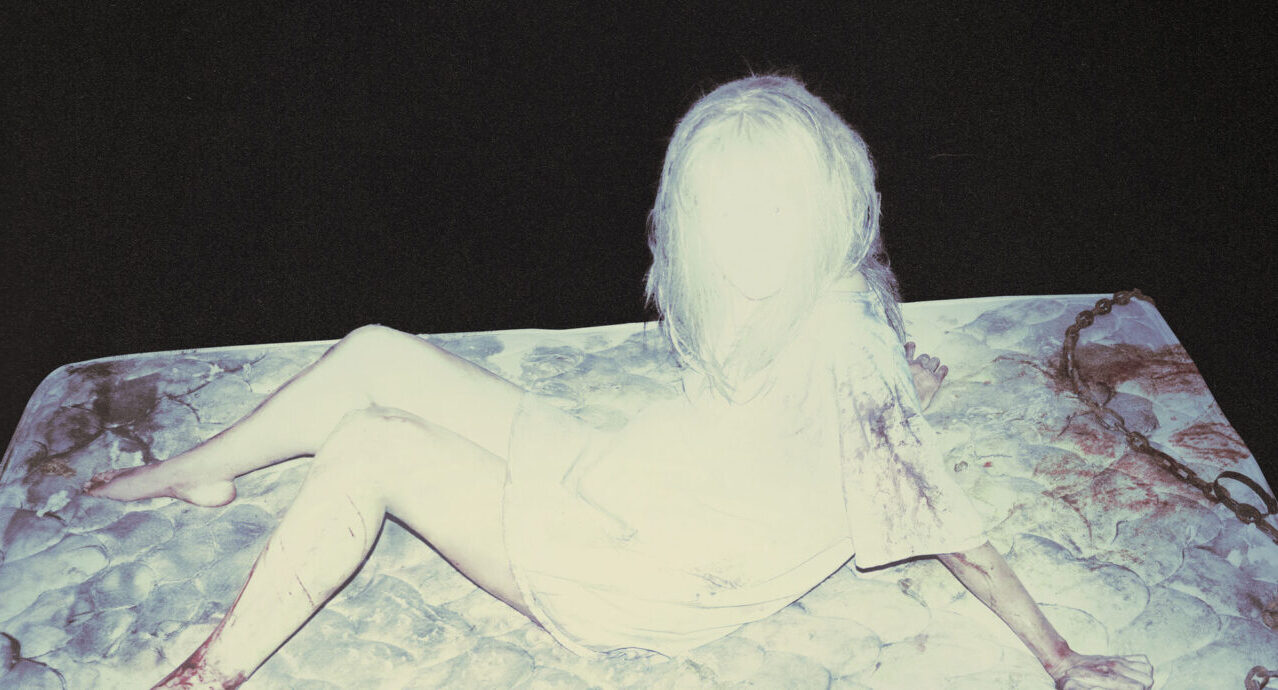 ASSUSTADOR! Confira novo trailer DUBLADO de 'Terror em Shelby Oaks', produzido por Mike Flanagan