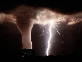 Caso do super iate “Bayesian” de um magnata britânico: haverá mais tornados e trombas de água num mundo mais quente?