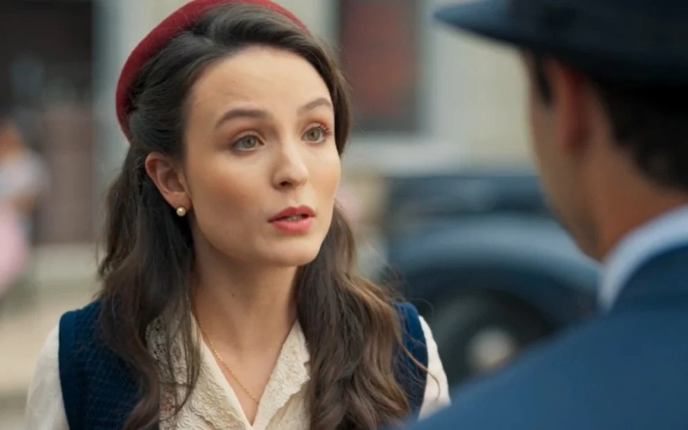 Êta Mundo Melhor: Estela troca médico promissor por boy lixo