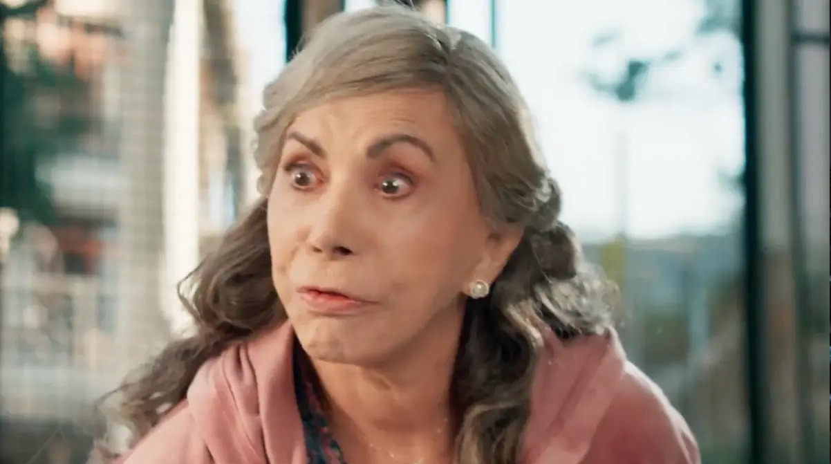 Três Graças: Bagdá invade mansão, Josefa dá o alerta e Arminda chama de delírio