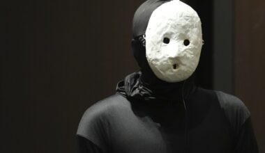 quem é o autor de terror japonês que vendeu 2 milhões de livros usando plantas de casas e identidade misteriosa