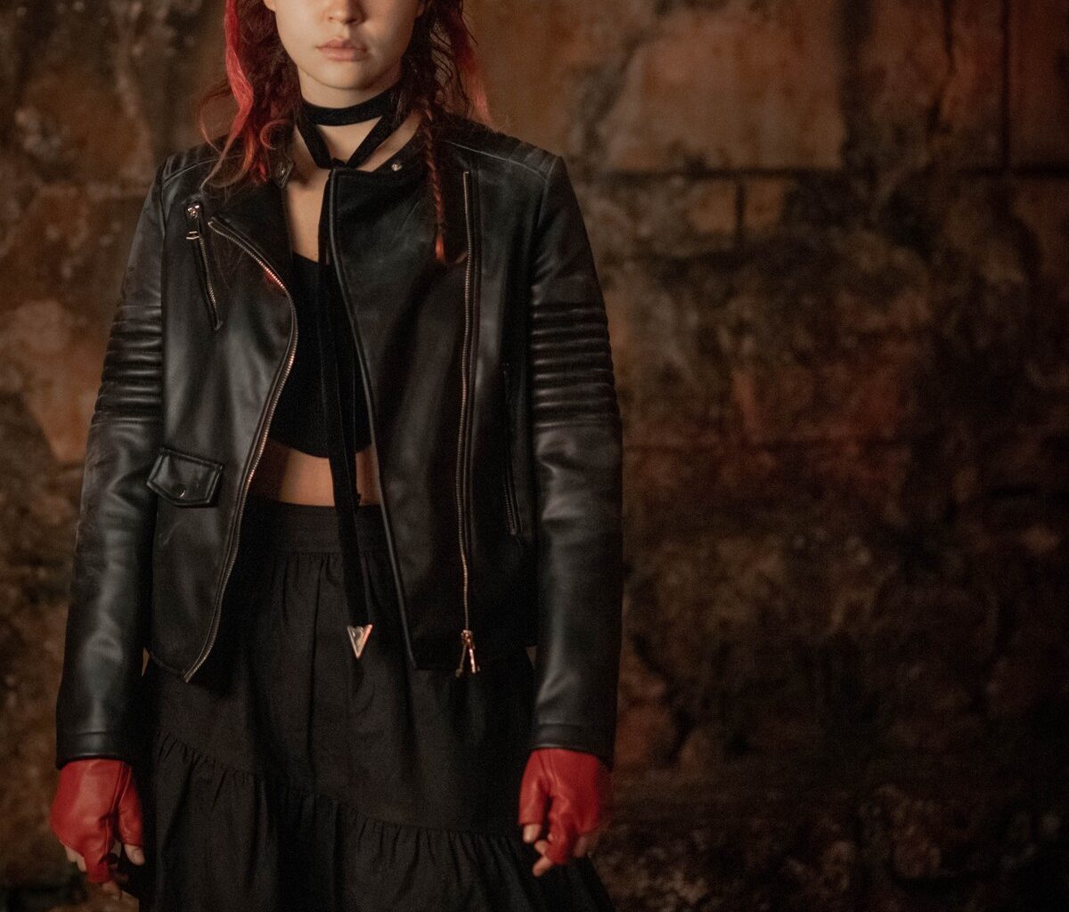 Alanis Guillen surge em primeira foto como vampira na segunda temporada