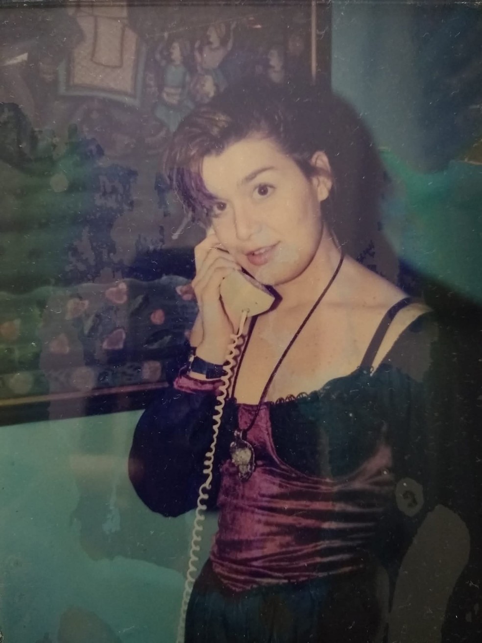 Chris em seu aniversário de 23 anos, em agosto de 1994, ainda envolvida nas gravações de 'A viagem', fase em que a personagem volta a ser morena — Foto: arquivo pessoal