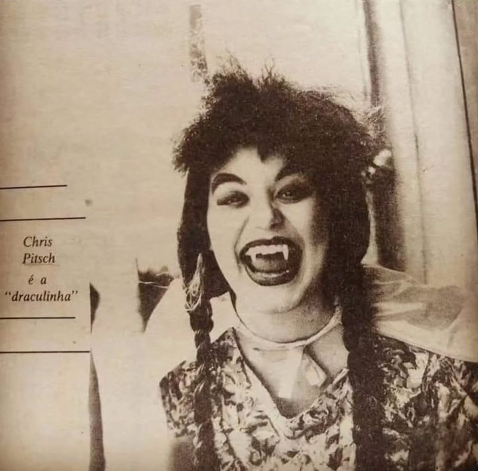 Chris como Dracunilda na peça "Draculinha  — A vida acidentada de um vampirinho" — Foto: Arquivo pessoal
