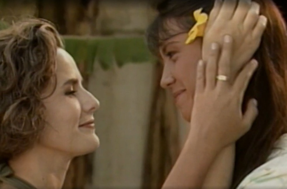 Marília (Bia Seidll) e Laís (Cristina Prochaska) — Foto: Reprodução/TV Globo