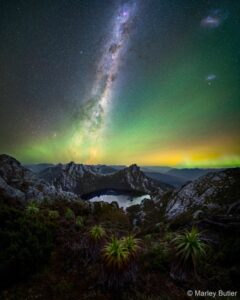 A beleza da aurora boreal capturada em Loinnekumme Country, Parque Nacional do Sudoeste, Tasmânia
