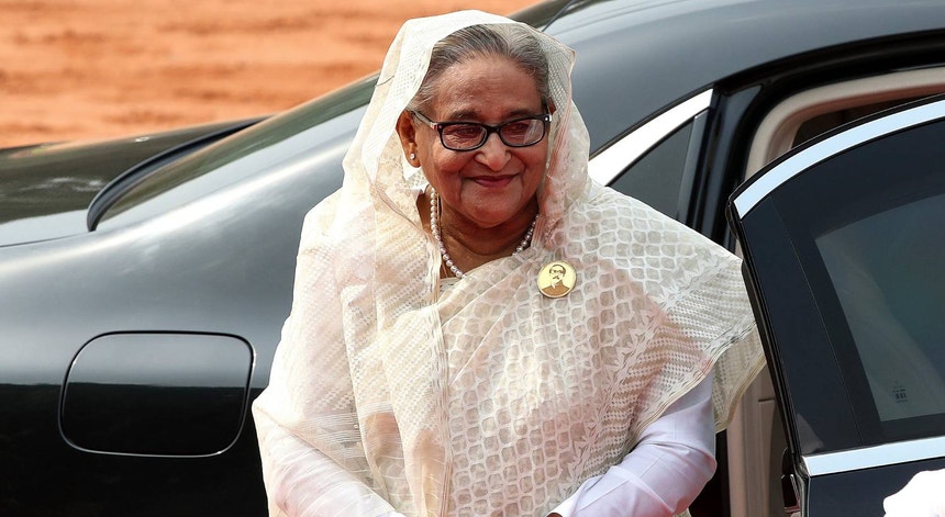 Sheikh Hasina fala em motivações políticas. Ex-primeira-ministra do Bangladesh condenada à morte