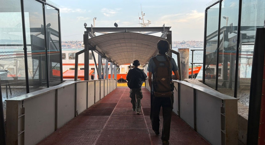 Transtejo com mais barcos repõe horários entre Lisboa e Cacilhas com 38 novas carreiras