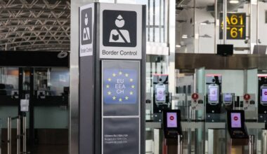 Opositores de Putin criticam proibição da UE de entrada de russos