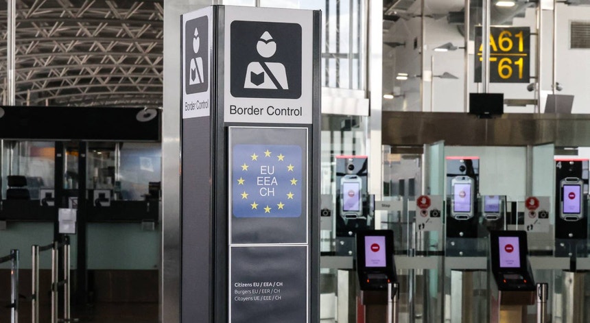 Opositores de Putin criticam proibição da UE de entrada de russos