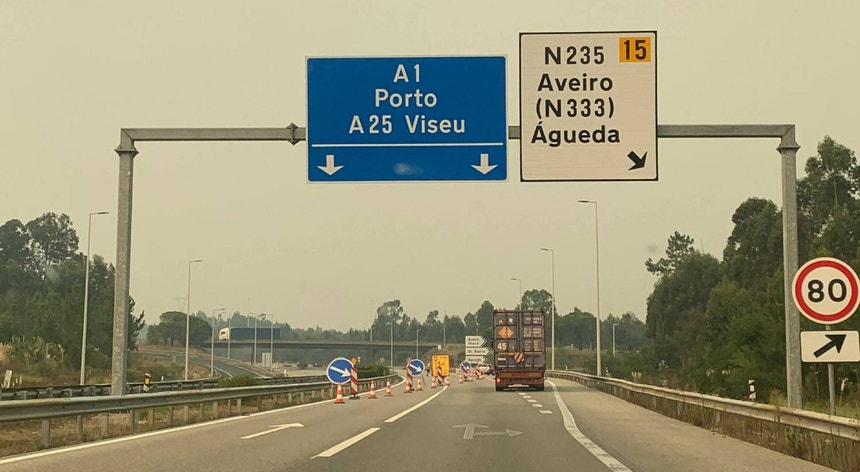 Trânsito na A1 restabelecido após despiste de camião em Santa Iria