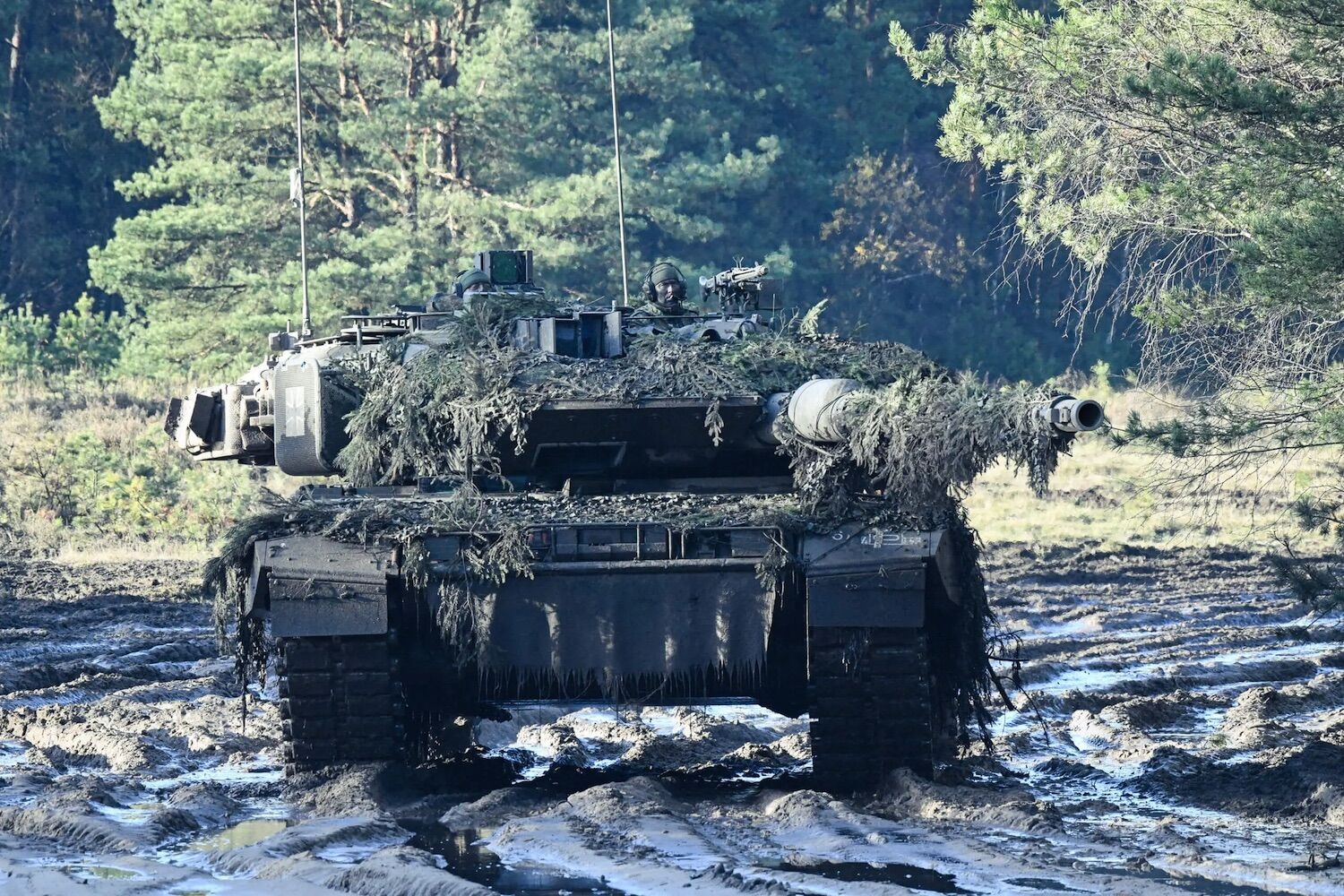 Invulgar brigada alemã leva para a fronteira da NATO o seu tanque mais avançado: o Leopard 2A8
