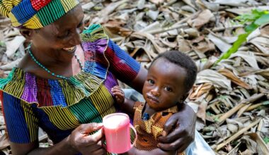"Duplo padrão". Cereais para bebés vendidos pela Nestlé em África estão cheios de açúcar