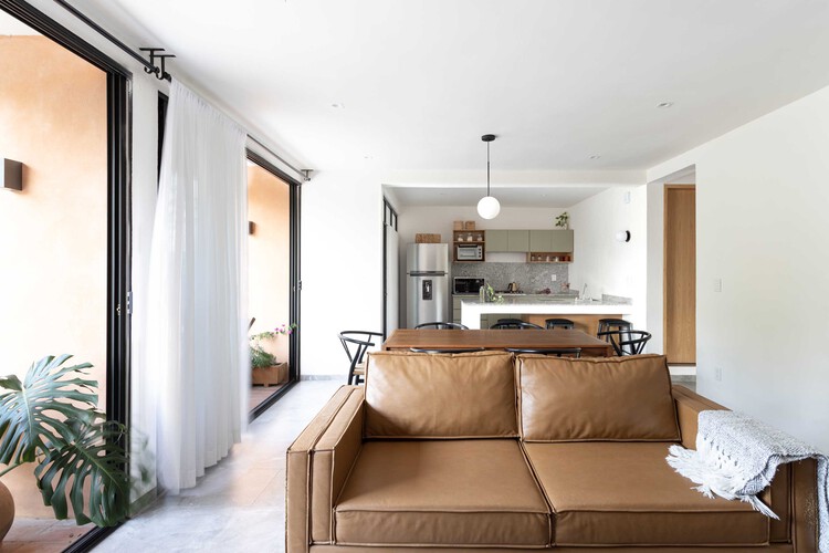 Edifício Sabines 242 / Grado Studio - Fotografia de Interiores, Cozinha, Sofá, Madeira, Mesa, Iluminação, Cadeira