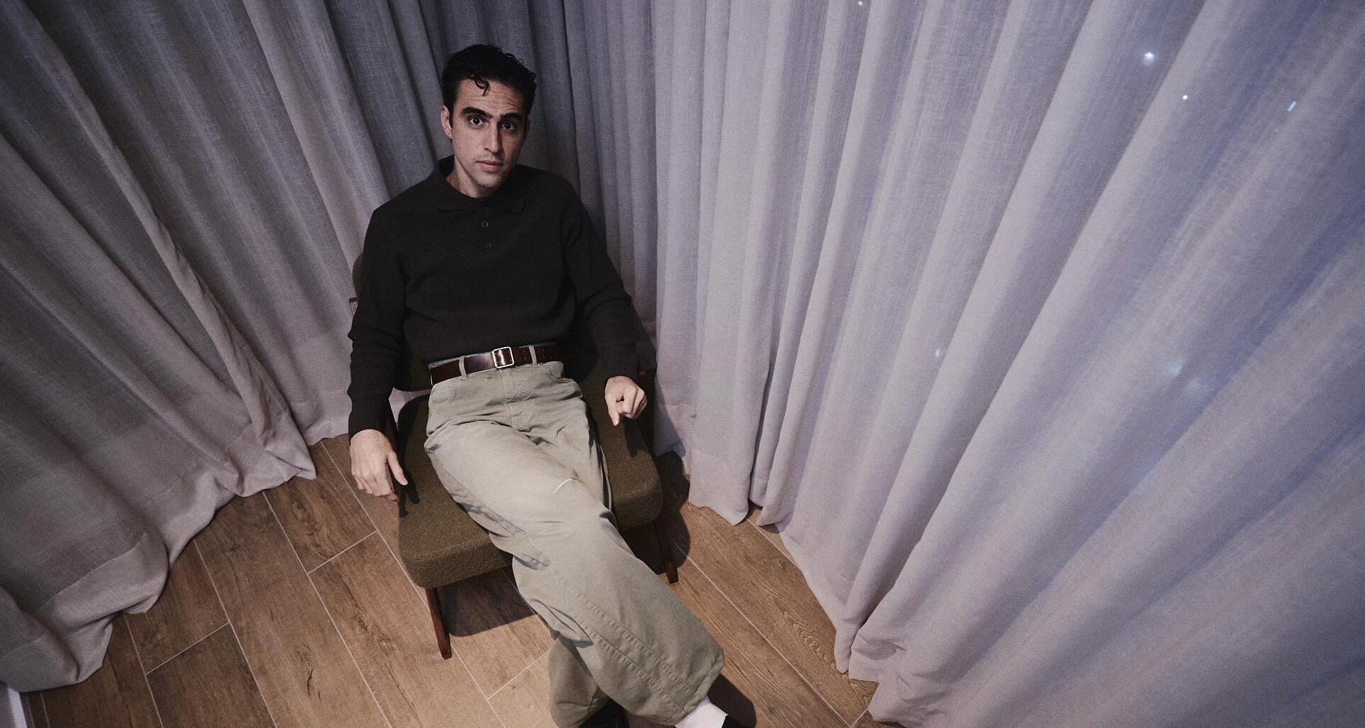 Caetano Veloso anuncia o lançamento do primeiro álbum solo do filho Zeca