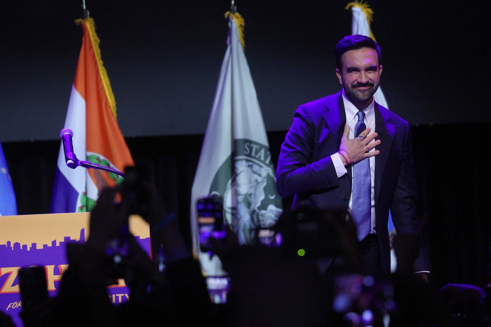 Mamdani agradece aos eleitores após vitória na votação para Prefeito de Nova York, na terça-feira — Foto: Spencer Platt/Getty Images/AFP