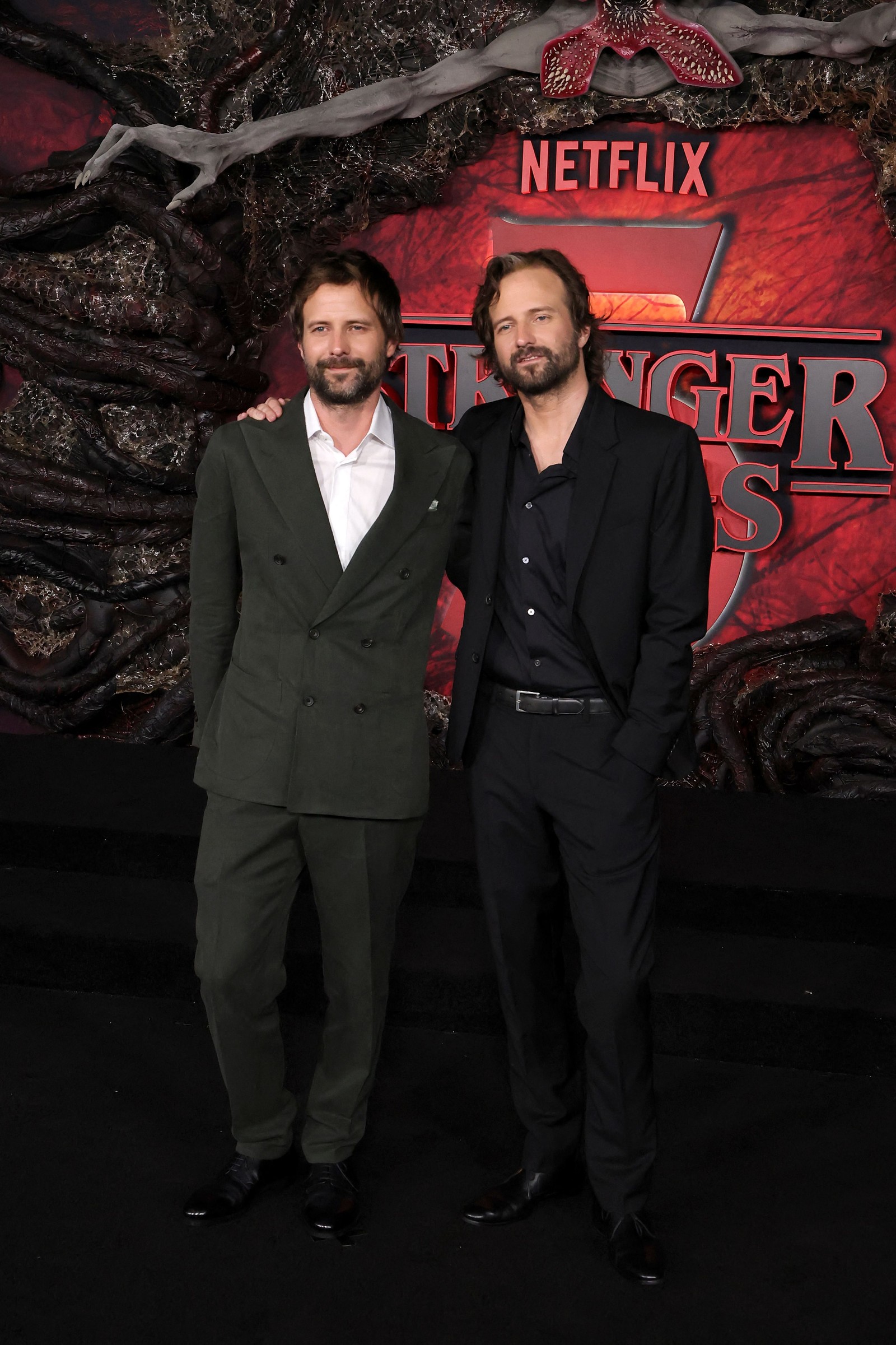 Ross Duffer e Matt Duffer, os criadores de 'Stranger things' — Foto: Kevin Winter/Getty Images/AFP