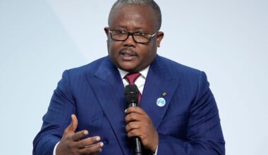 Militares da Guiné-Bissau assumem "controlo total do país". Presidente Embaló sob detenção