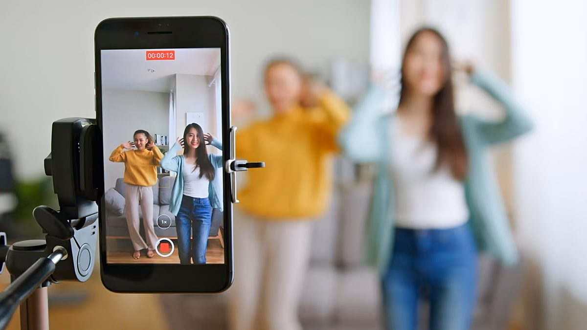 TikTok traz funções de bem-estar digital para jovens gerirem uso do ecrã e limitarem doomscrolling