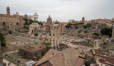 Torre medieval desmorona-se em Roma, pelo menos quatro pessoas retiradas dos escombros