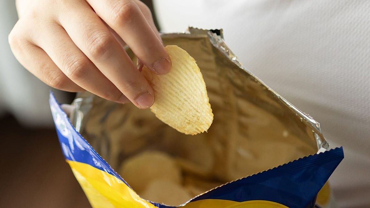 Alimentos ultraprocessados podem aumentar cancros colorretais entre jovens, alertam cientistas