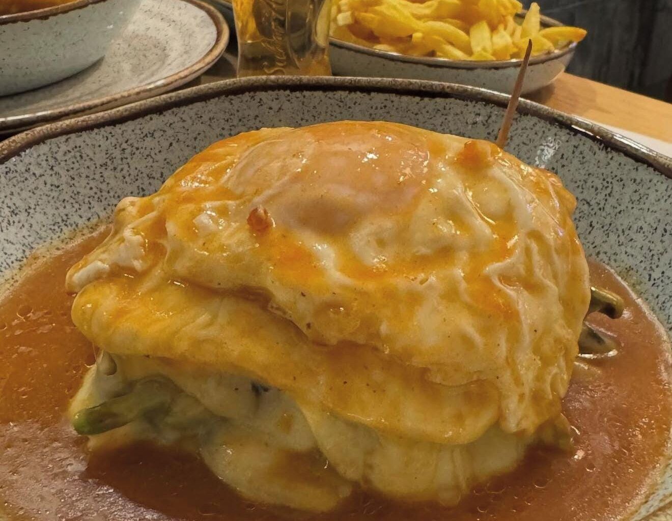 Já provou mais de 85 mas "nunca um molho tão saboroso": a melhor francesinha é de Gaia?